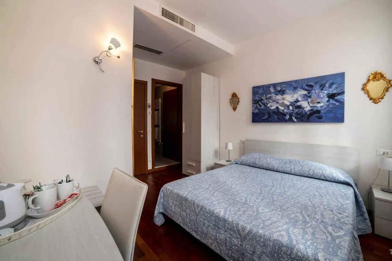 Ca' Degli Specchieri Hotel Venice 0*,  Italy